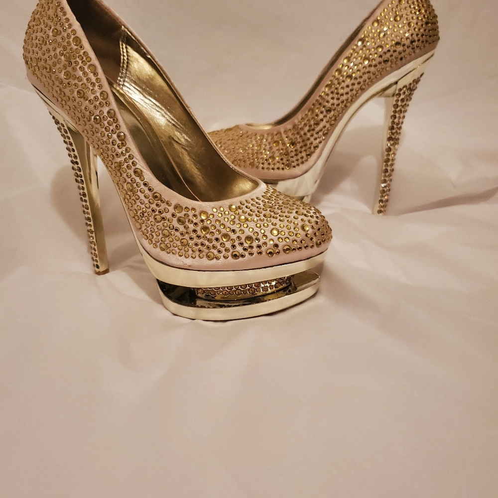 Gold platform round toe heels. Size 6.5 with gold rhinestone.
